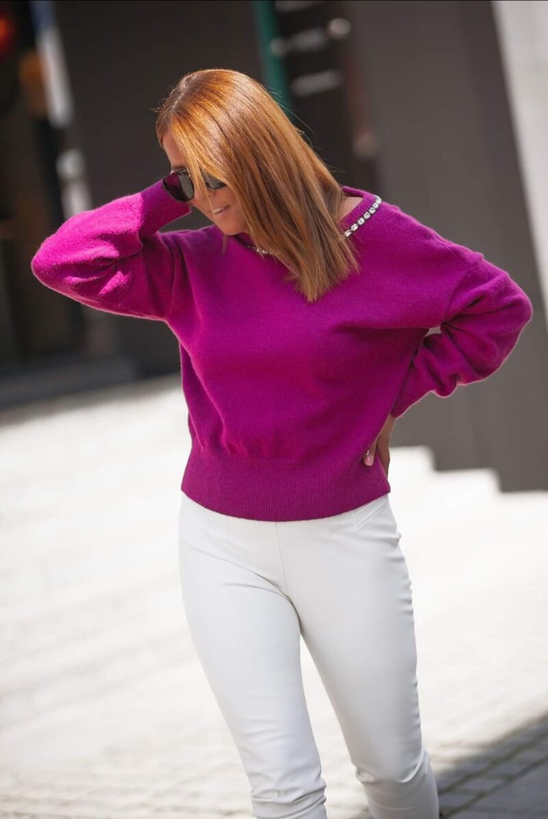 Sweterek z błyszczącymi kamyczkami Bastet 1455-BA