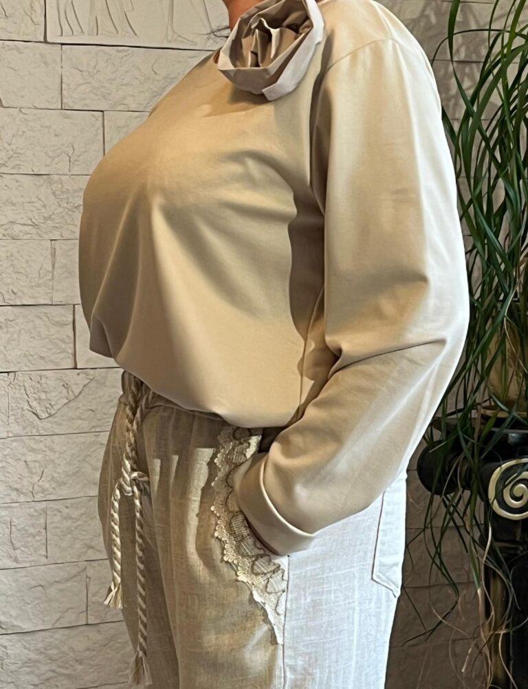 Elegancka bluzka z dekoracją (moda włoska) 3523-MW - zdjęcie 2