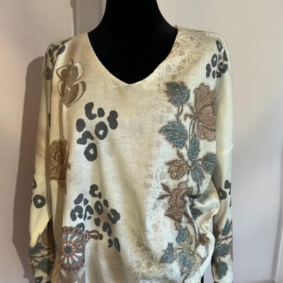 Sweterek w róże (moda włoska) 6644-MW