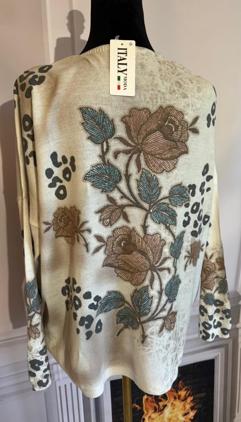 Sweterek w róże (moda włoska) 6644-MW - zdjęcie 2
