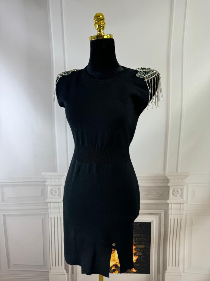 Prosta sukienka z pagonami czarna Bastet 6964-BA