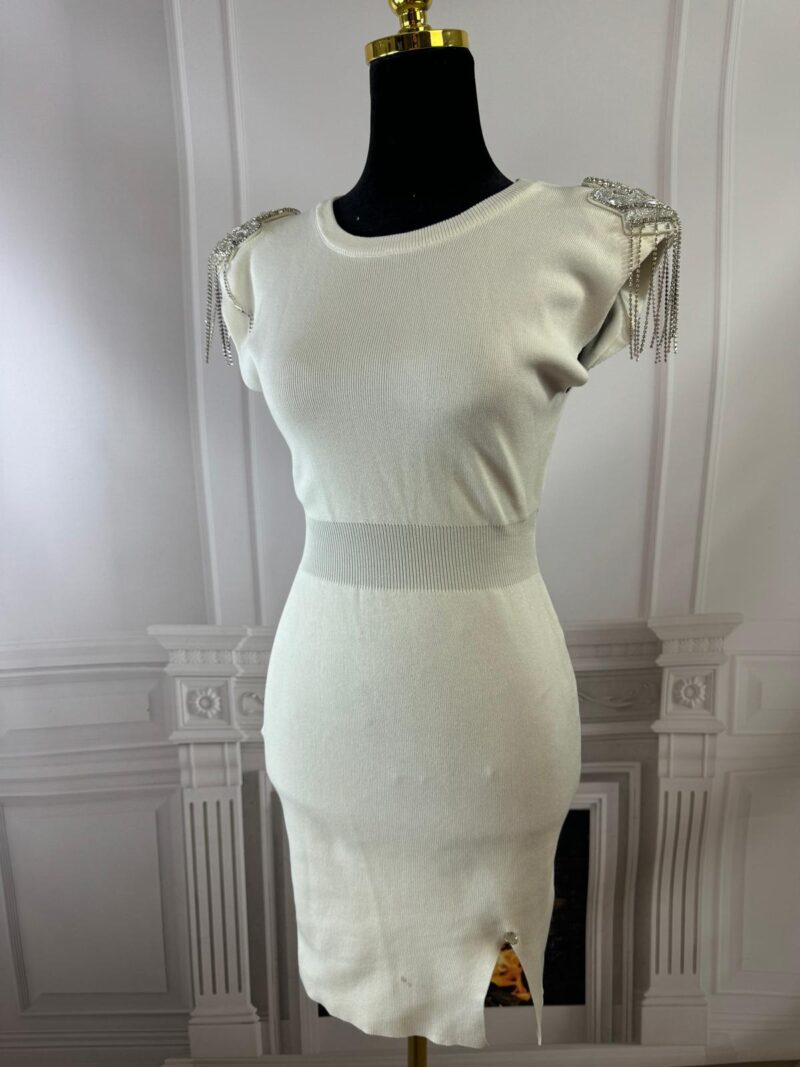 Prosta sukienka z pagonami biała Bastet 6963-BA