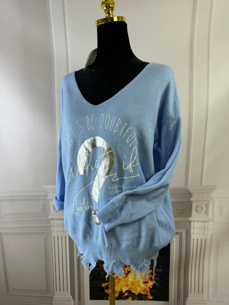 Sweterek z szarpanym dołem (moda włoska) 7056-MW