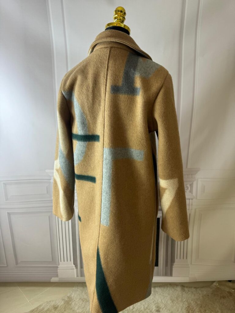 Płaszczyk kocyk w literki (moda włoska) 7749-MW - zdjęcie 3