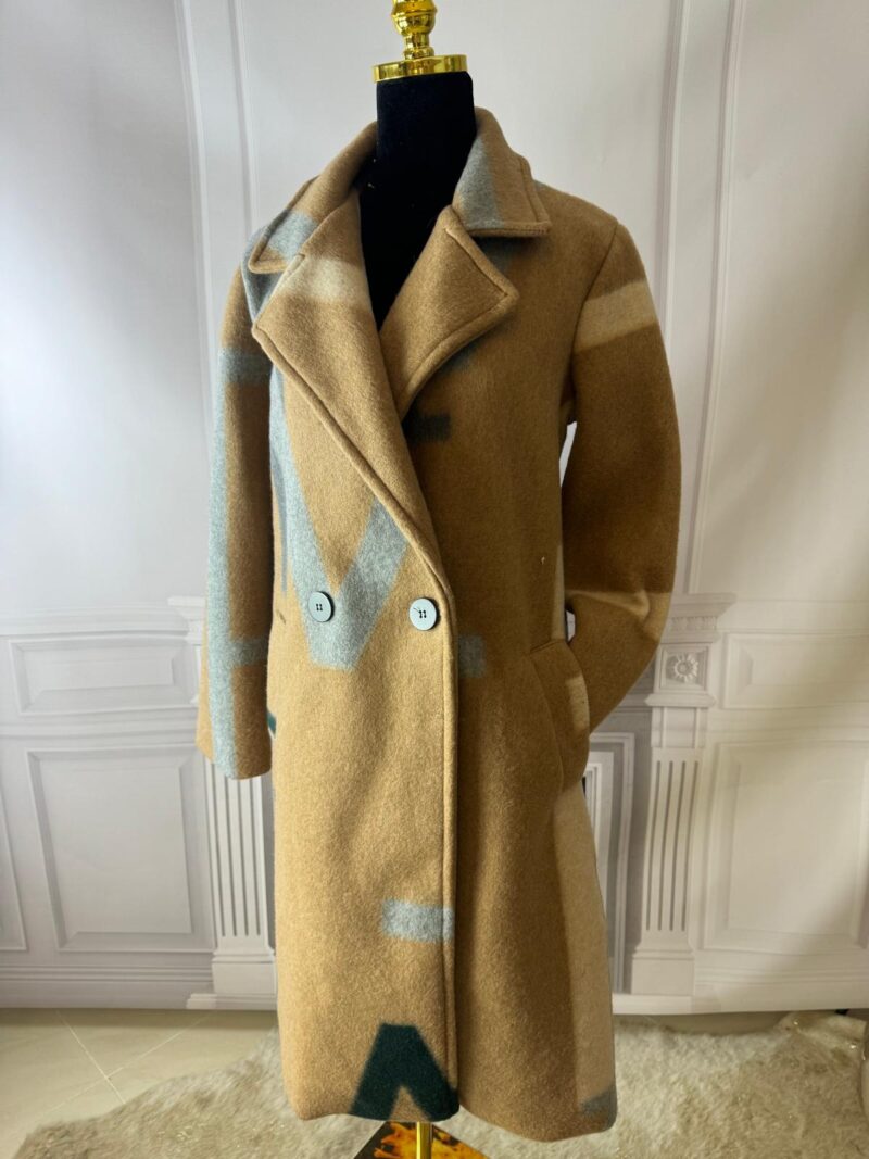 Płaszczyk kocyk w literki (moda włoska) 7749-MW