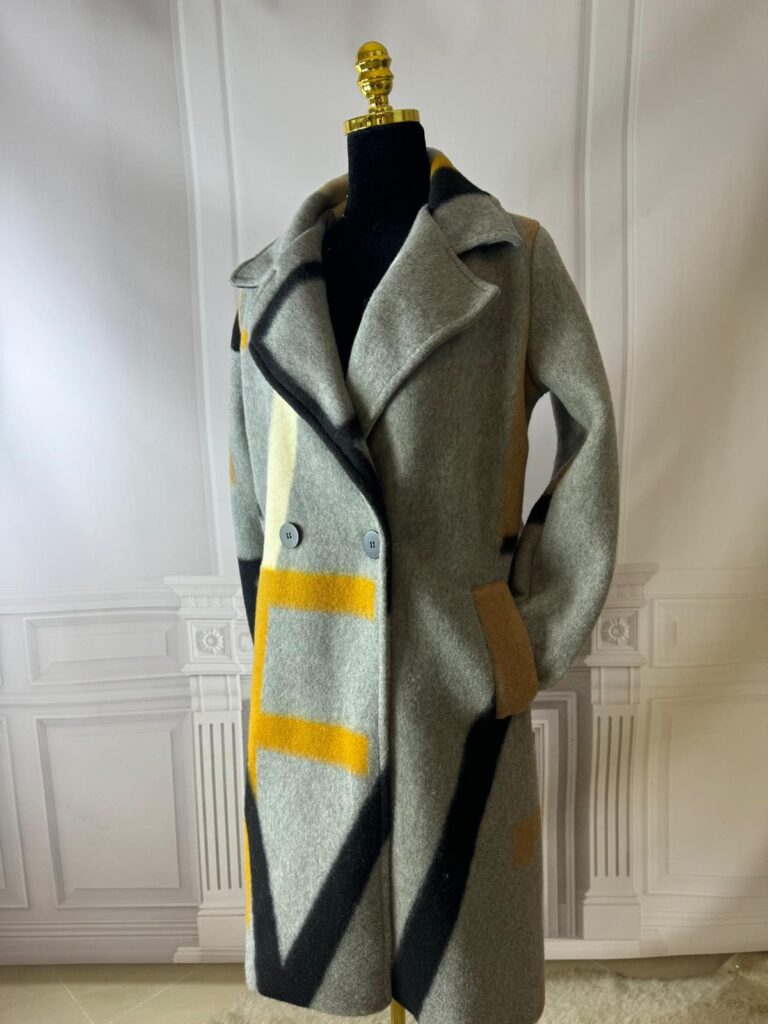 Płaszczyk kocyk w literki (moda włoska) 7754-MW - zdjęcie 1