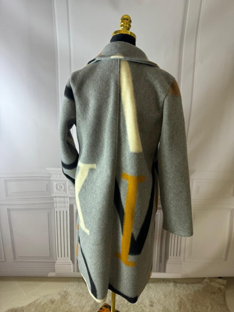 Płaszczyk kocyk w literki (moda włoska) 7754-MW - zdjęcie 4