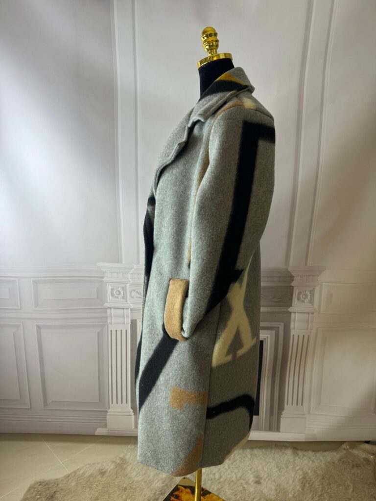 Płaszczyk kocyk w literki (moda włoska) 7754-MW - zdjęcie 3