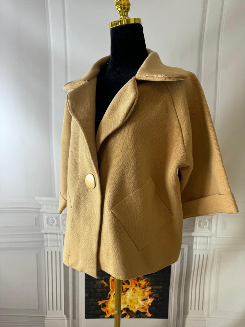 Kurteczka ze złotym guzikiem (moda włoska) 7736-MW