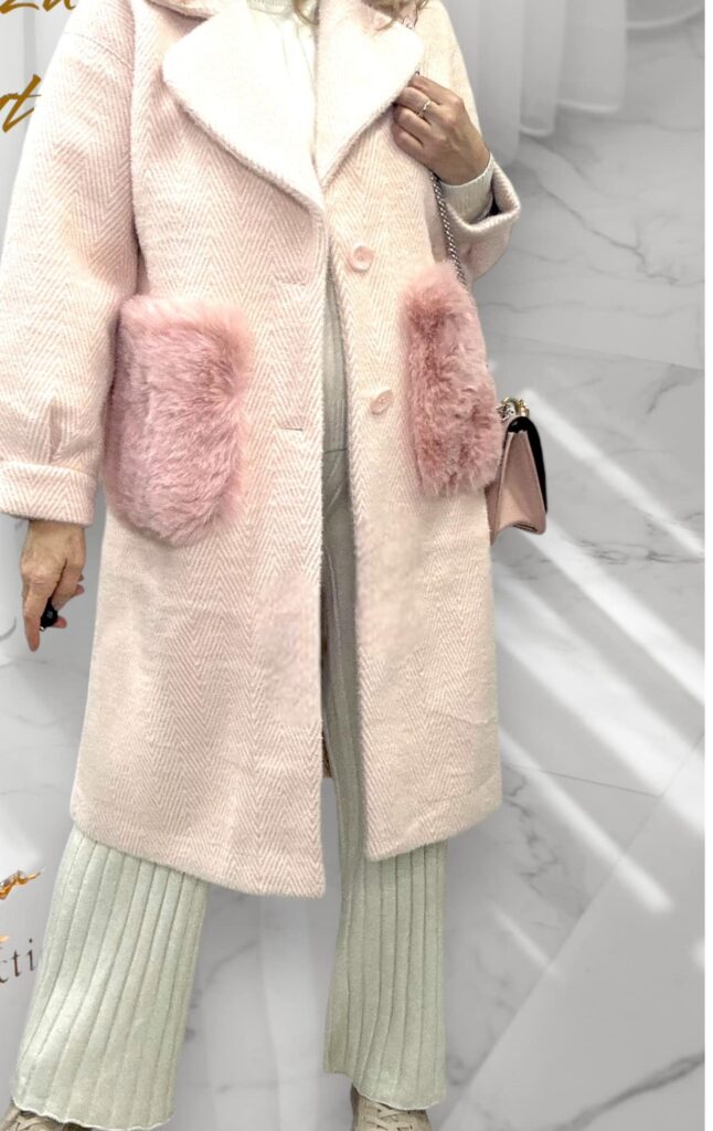 Płaszczyk z futerkowymi kieszeniami (moda włoska) 8365-MW - zdjęcie 2