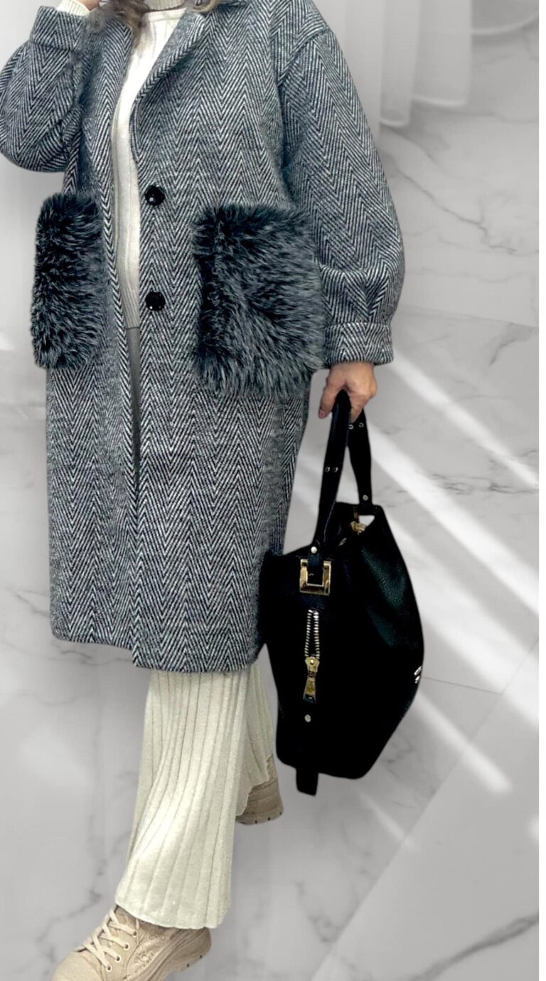 Płaszczyk z futerkowymi kieszeniami (moda włoska) 8371-MW - zdjęcie 1