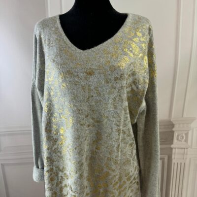 Sweterek ze złotymi nadrukami (moda włoska) 8390-MW