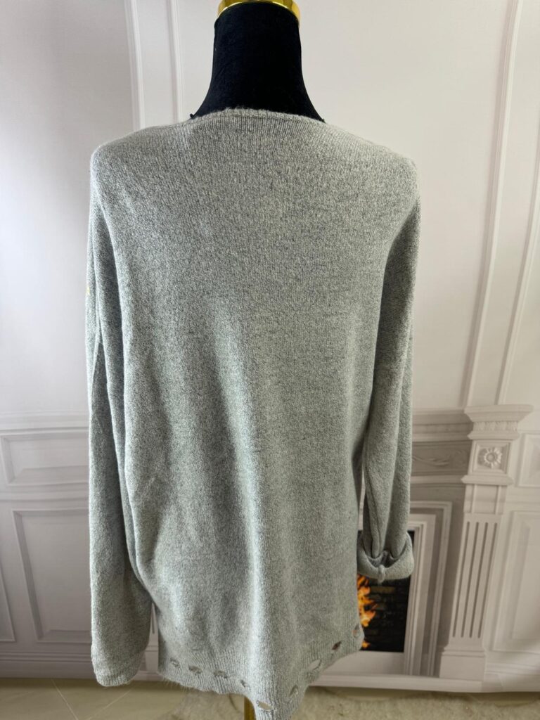 Sweterek ze złotymi nadrukami (moda włoska) 8390-MW - zdjęcie 2