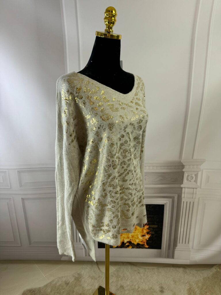 Sweterek ze złotymi nadrukami (moda włoska) 8391-MW - zdjęcie 2